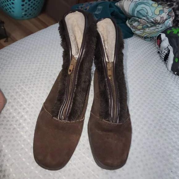 YODELERS VINTAGE EUC WOMENS SZ 7 BROWN SUEDE LEATHER BOOTIES BOOTS SHOES - Picture 2 of 7